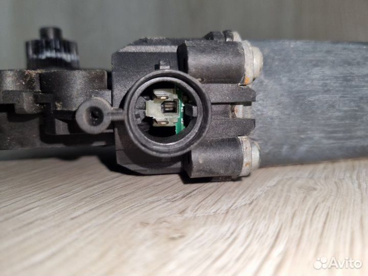 Мотор стеклоподъемника задний левый Hyundai Ix35