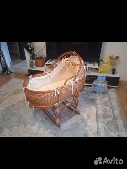 Плетенная люлька из лозы