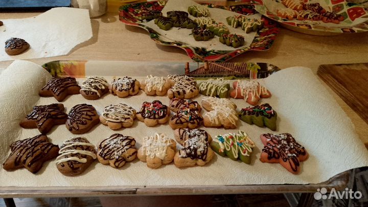 Коробка сладостей и одежды