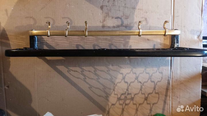 Металическая полка для одежды б/у