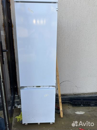 Холодильник встраиваемый hotpoint ariston