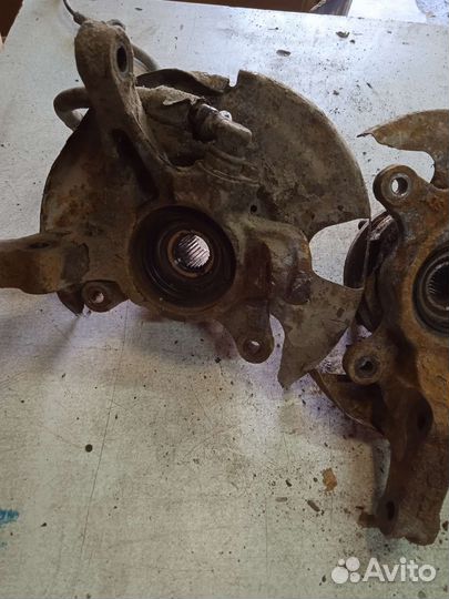 Поворотный кулак Nissan Sunny Ниссан Санни