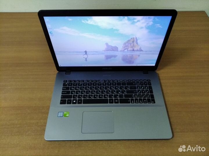 Игровой ноутбук Asus / 17 дюймов / geforce 2gb