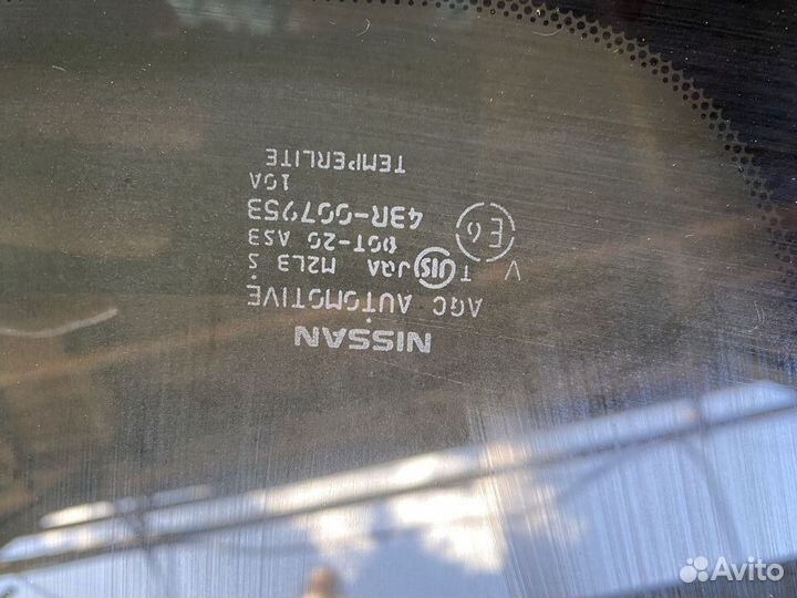 Ниссан X-Trail T31 Стекло кузовное глухое левое