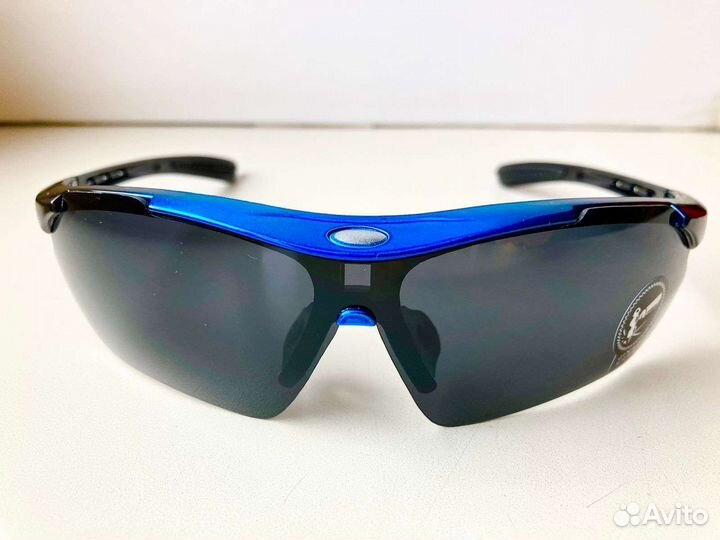 Синие спортивные солнцезащитные очки