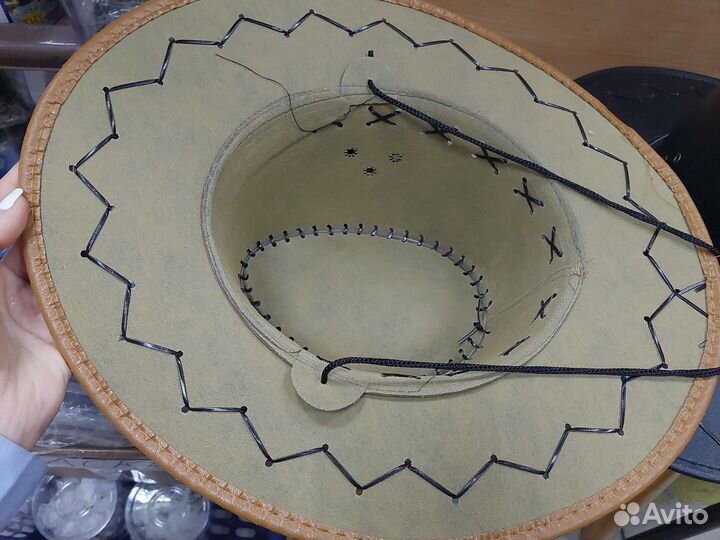 Шляпы ковбоя и волшебника