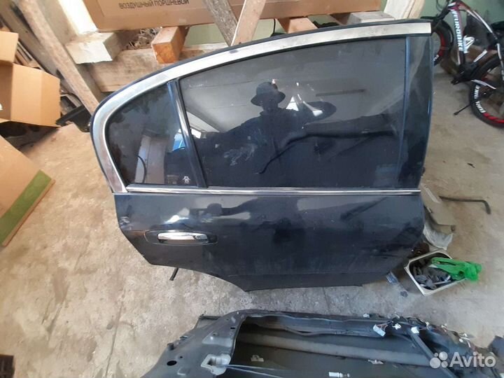 Двери правые Nissan Skyline 01-07