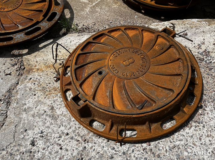 Люк чугунный