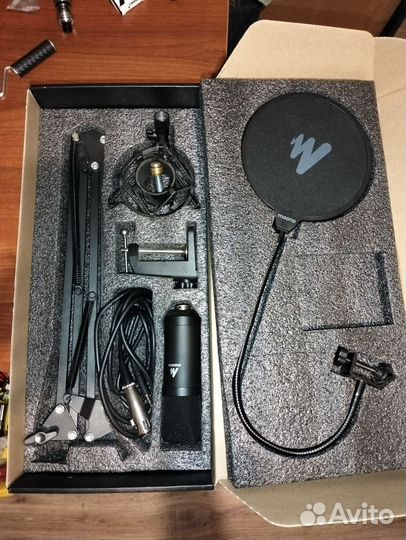 Студийный конденсаторный микрофон