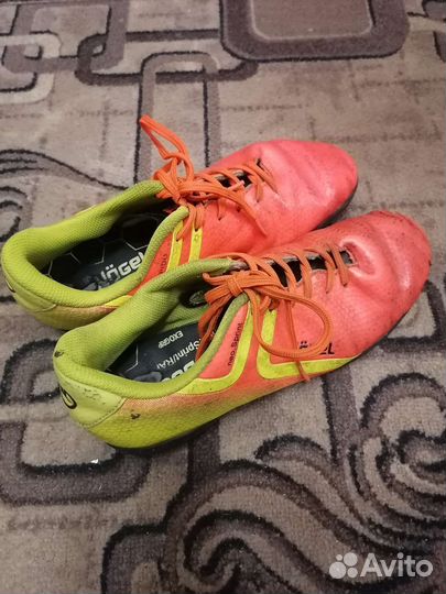 Футбольные бутсы