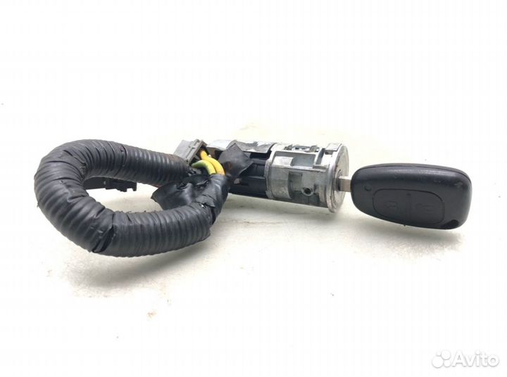 Замок зажигания Opel Vivaro 2.0 cdti 2007