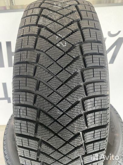 Pirelli Ice Zero FR 215/65 R17 103T