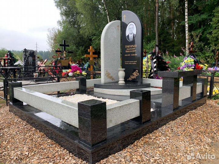 Памятник, ограда, благоустройство мест захоронений