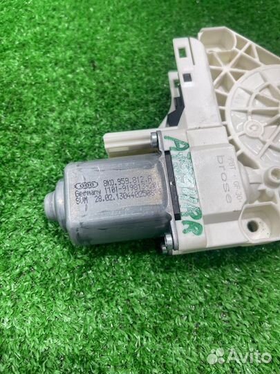 Мотор стеклоподъемника задний правый Audi S-Line