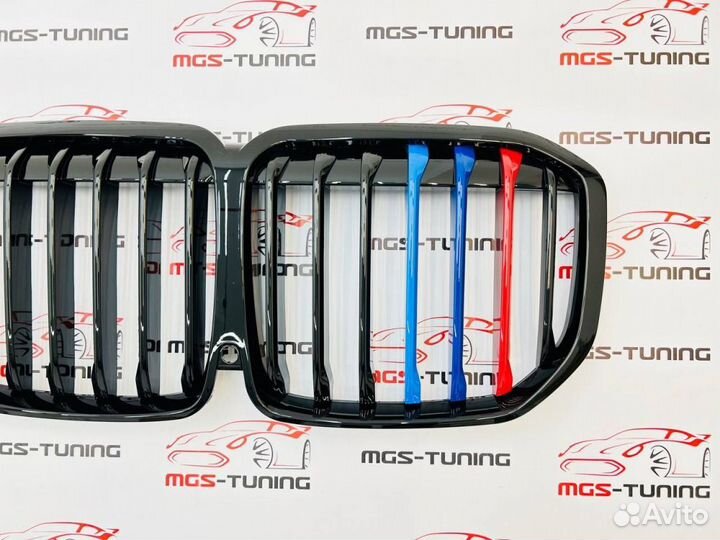 Решетка BMW Х7 G07 M-Perfomance с триколором