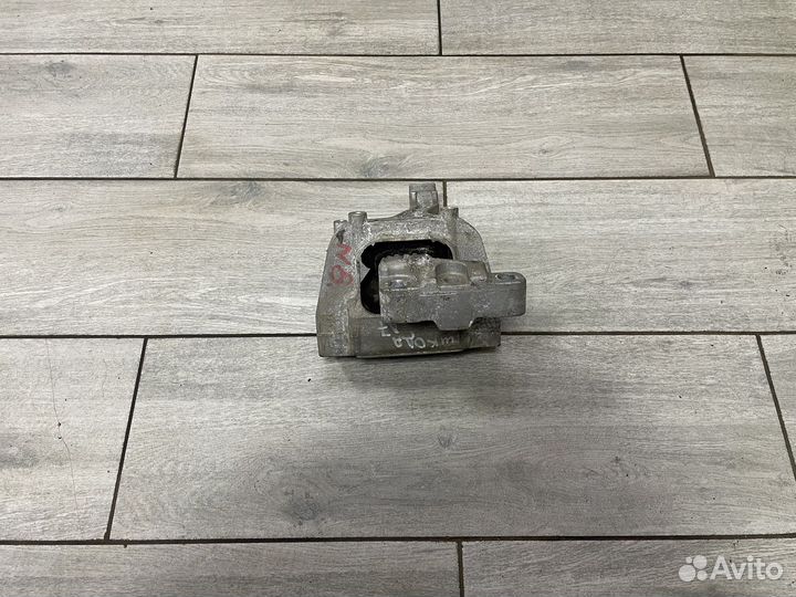 Опора двигателя правая Шкода Октавия А7 Ауди А3