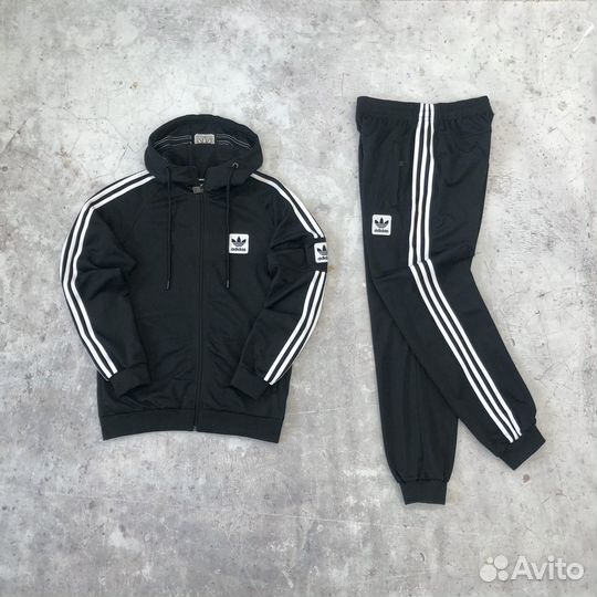 Спортивный костюм Adidas