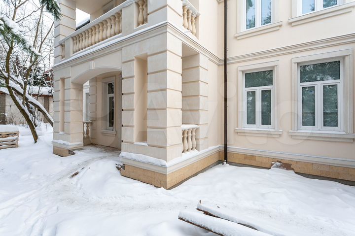 Дом 780 м² на участке 15 сот.