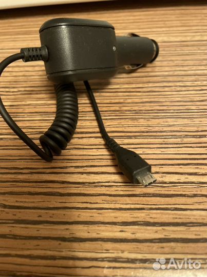 Автомобильное зарядное устройство для телефона