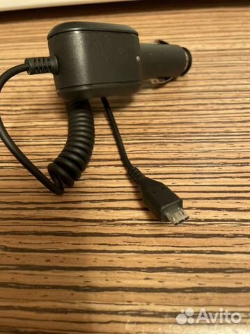 Автомобильное зарядное устройство для телефона