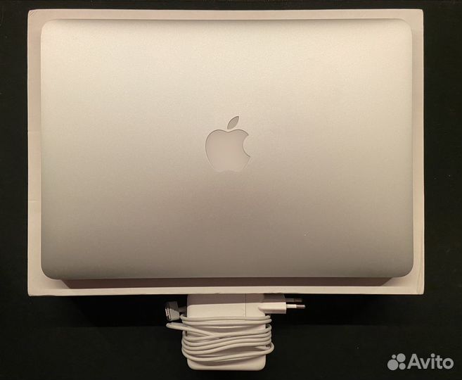 Macbook pro 13 2015 8/256