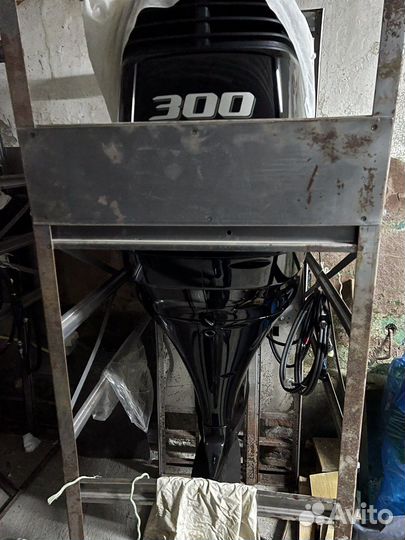 Подвесной лодочный мотор новый Suzuki 300
