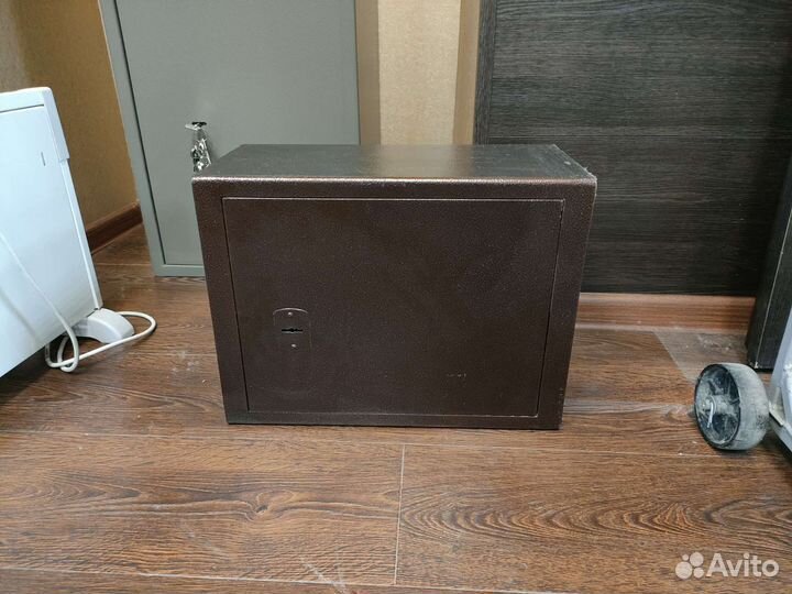 Сейф маленький
