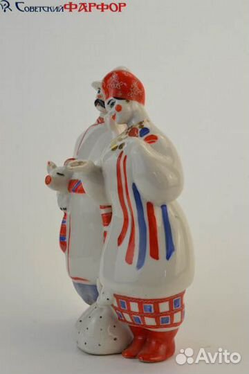 Статуэтка фарфоровая