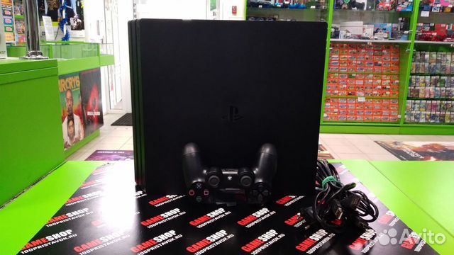 PlayStation 4 Pro 1TB (CUH-7208B) +игра