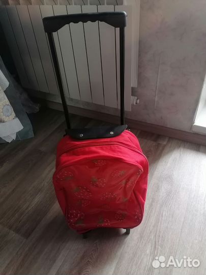 Чемодан на колесах детский