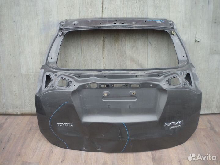Крышка багажника №17 Toyota RAV4 (XA40) 2017