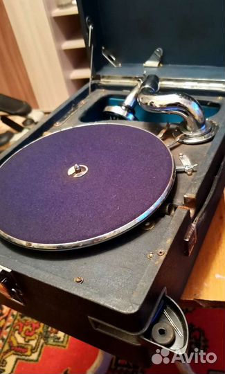 Старинный патефон