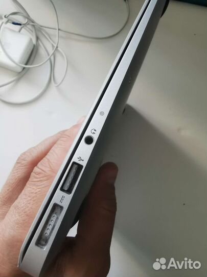 Apple MacBook Air 11 2011