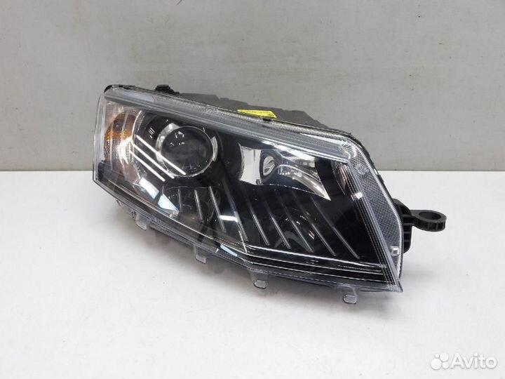 Фара правая Skoda Octavia