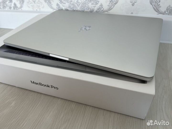 MacBook Pro 15 2019 Core i9 32Gb 2Tb Silver 4цикла