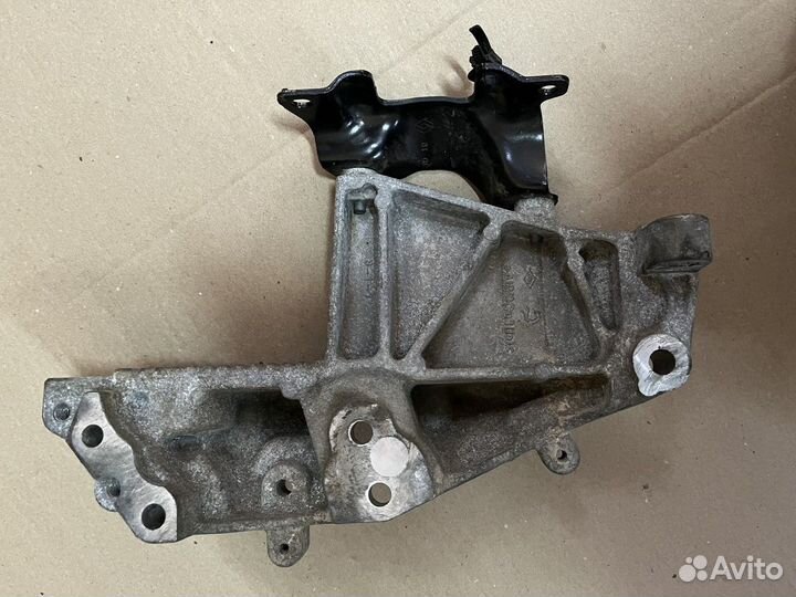 Кронштейн двигателя (Renault Master)