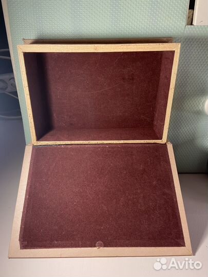 Деревянная шкатулка