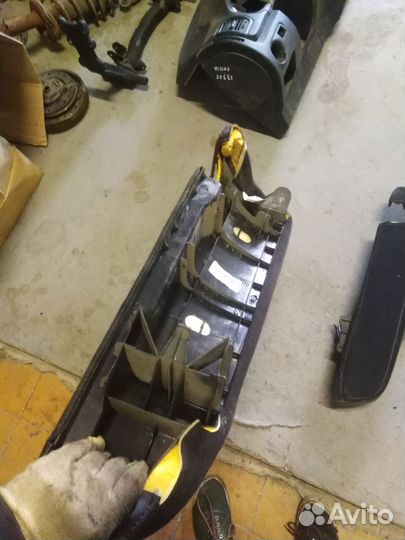 Подлокотник geely emgrand ec7