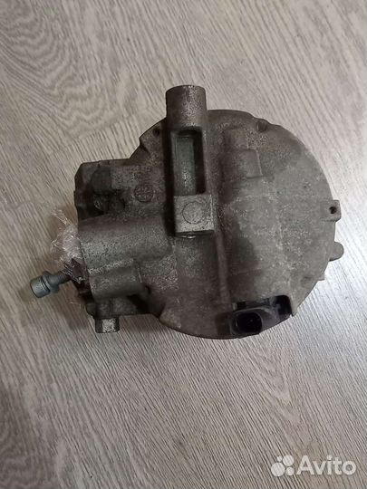 Компрессор кондиционера VAG