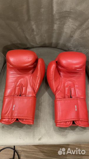 Боксерские перчатки 10 oz