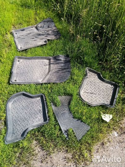 Автомобильные коврики резиновые