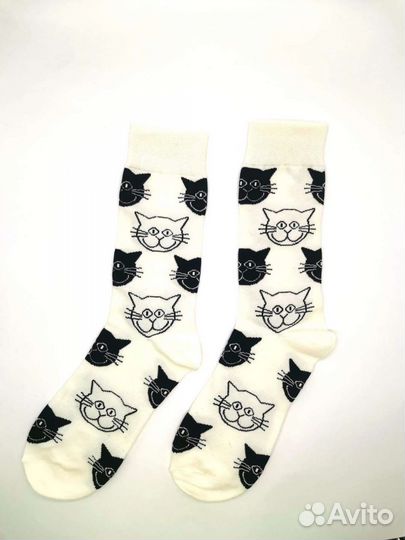 Очень много Носков с разными принтами