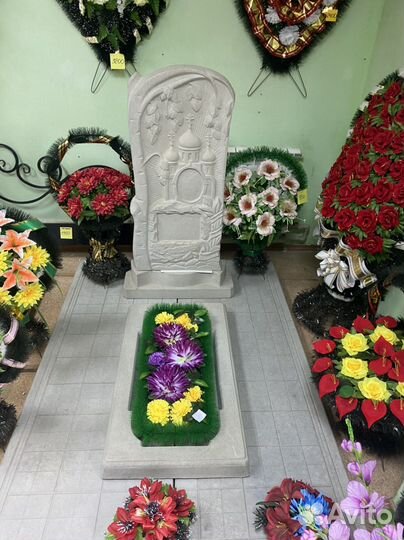 Памятники с надгробиями