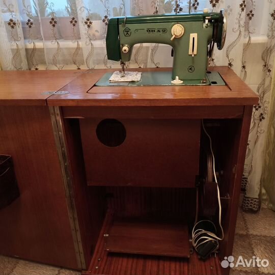 Швейная машинка Чайка 2
