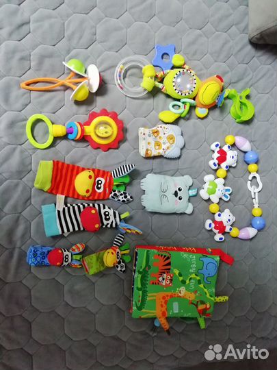 Первые развивающие игрушки пакетом для малышей