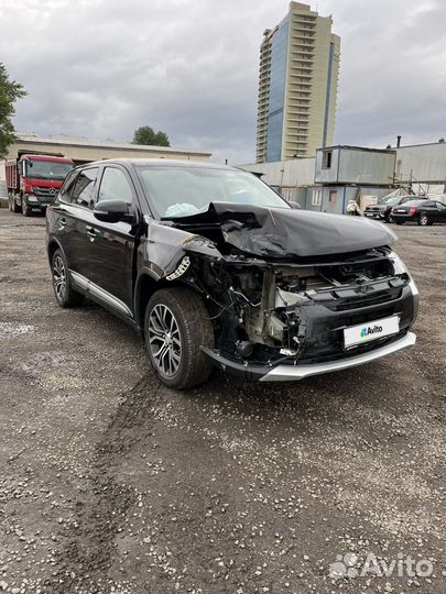 Mitsubishi Outlander 2.0 CVT, 2017, битый, 80 000 км