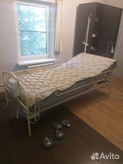 Медицинская кровать