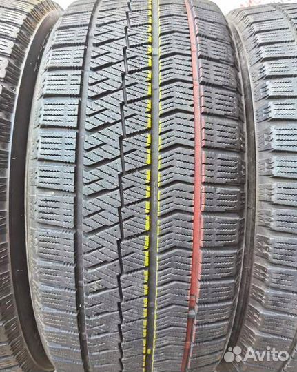 Bridgestone Blizzak VRX2 205/50 R17 99H