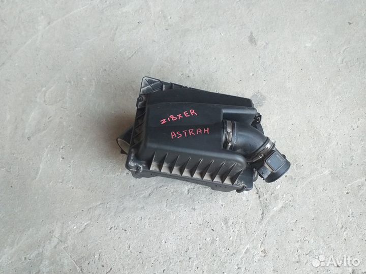 Корпус воздушного фильтра Opel Astra H 1.8