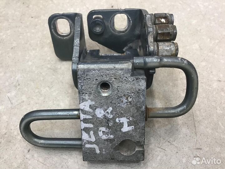 Петля двери передней правой нижняя VW Jetta 2006-2